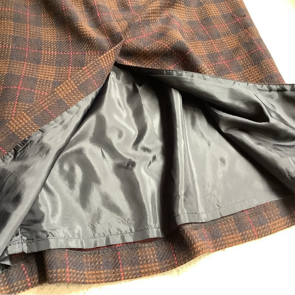 100% wool vintage Harvé Benard lined wool long pencil skirt. Vintage Sz 14